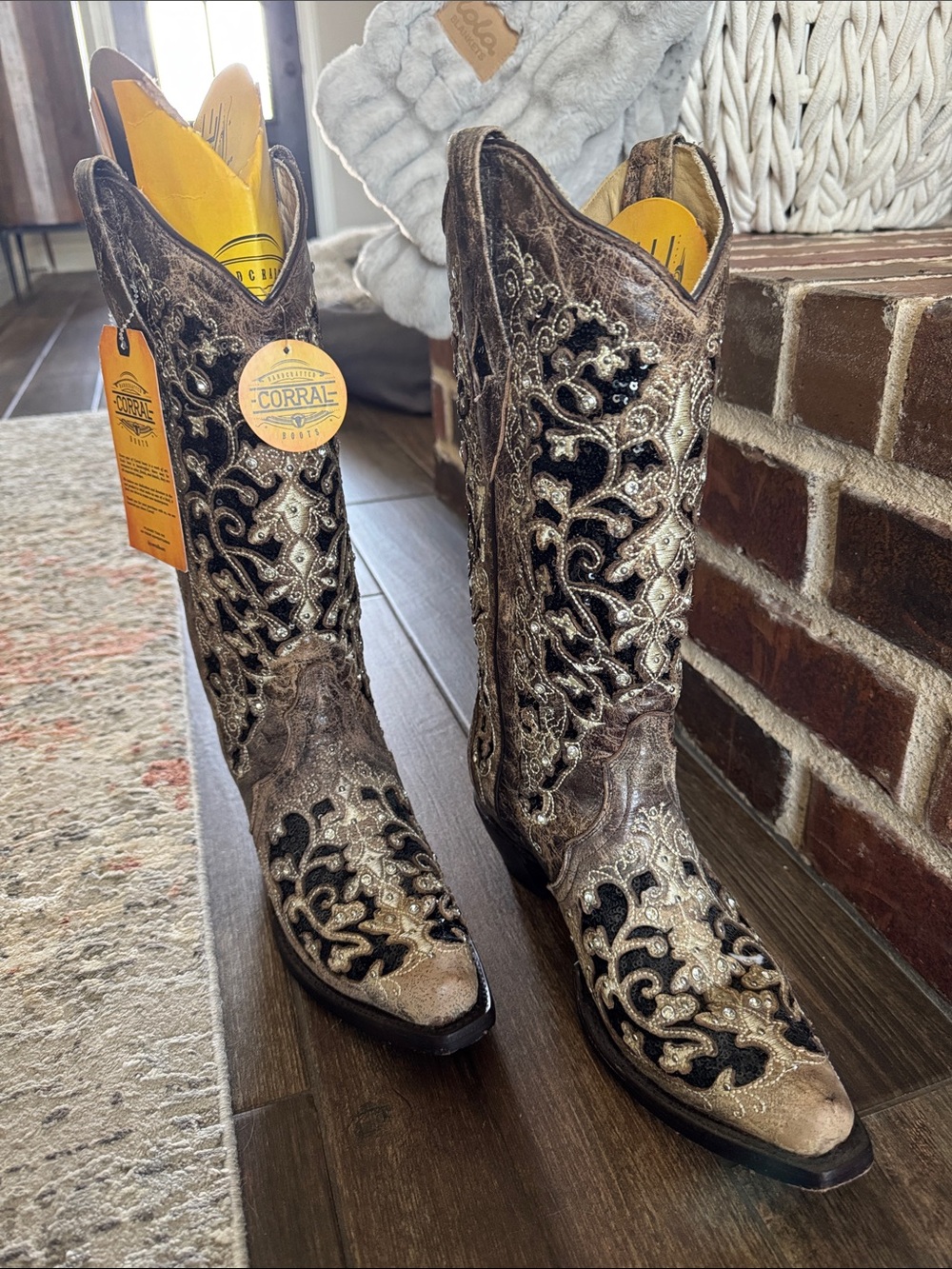 Corral Women's Embroidered Brown Cowgirl Boots